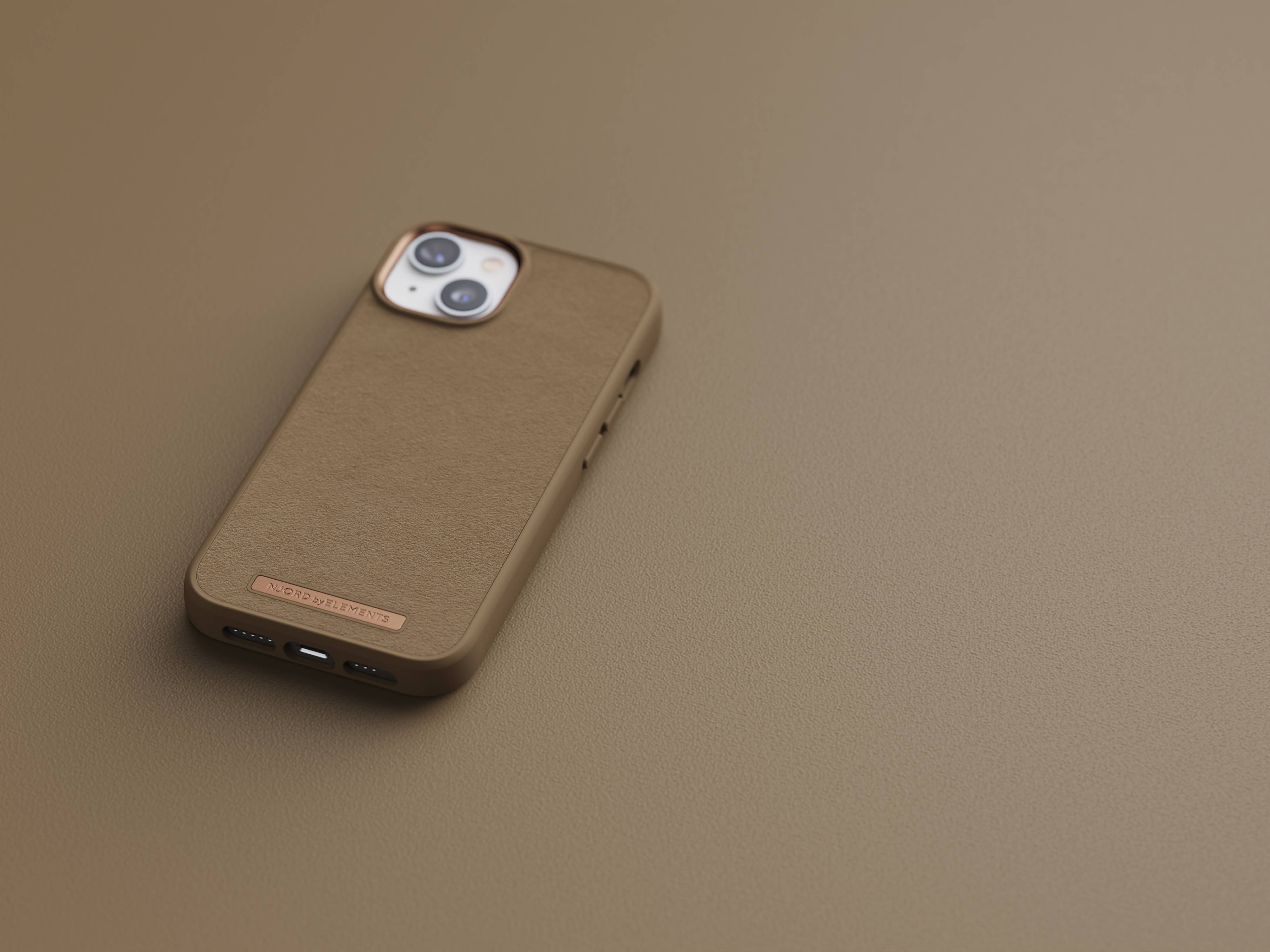 Rca Informatique - image du produit : NJORD SUEDE COMFORT+ CASE FOR IPHONE 14 CAMEL