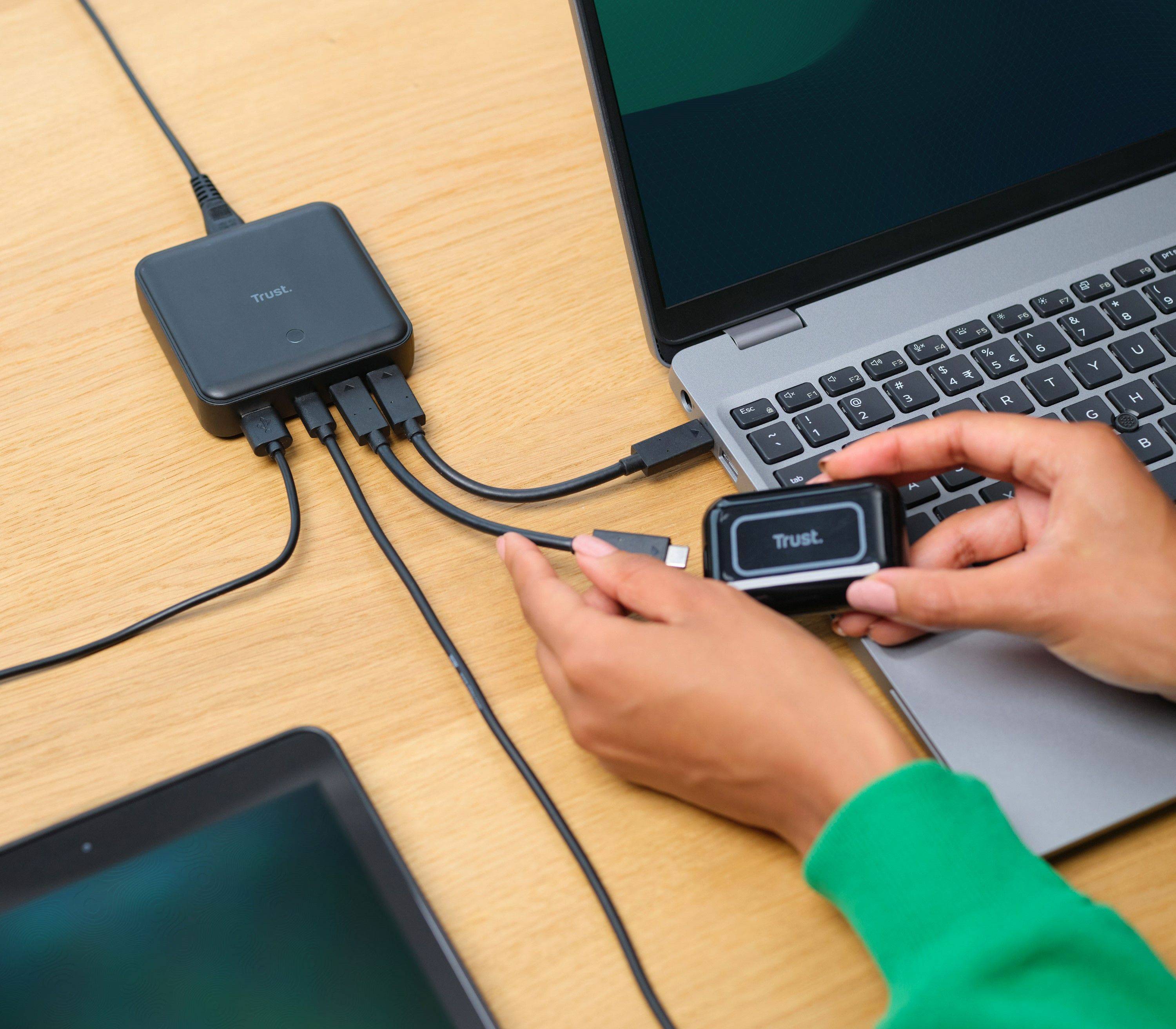 Rca Informatique - image du produit : CHARGEUR DE BUREAU UNIVERSEL MAXO USB-C 100W 4 PORTS NOIRE