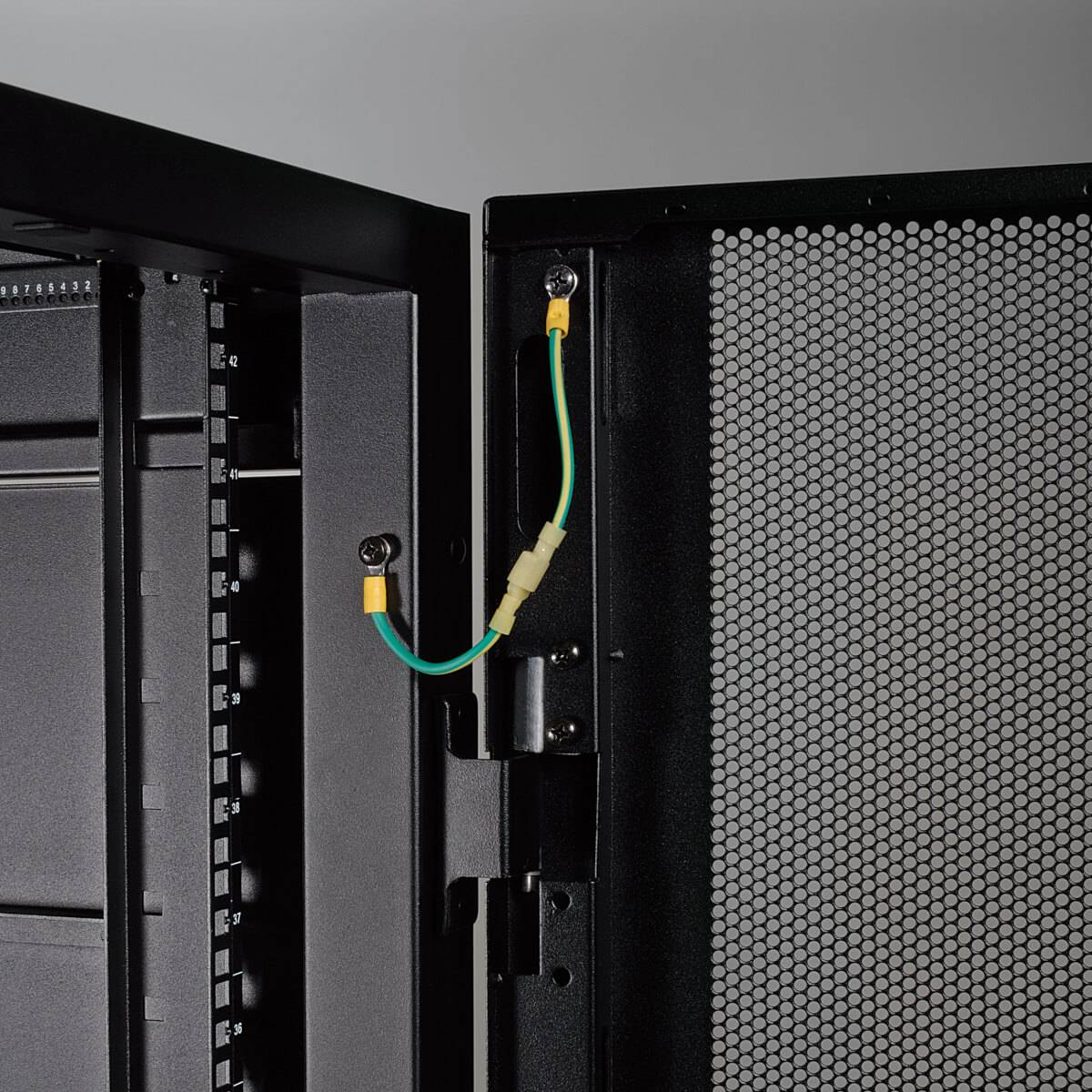 Rca Informatique - image du produit : 42U RACK ENCLOSURE CABINET