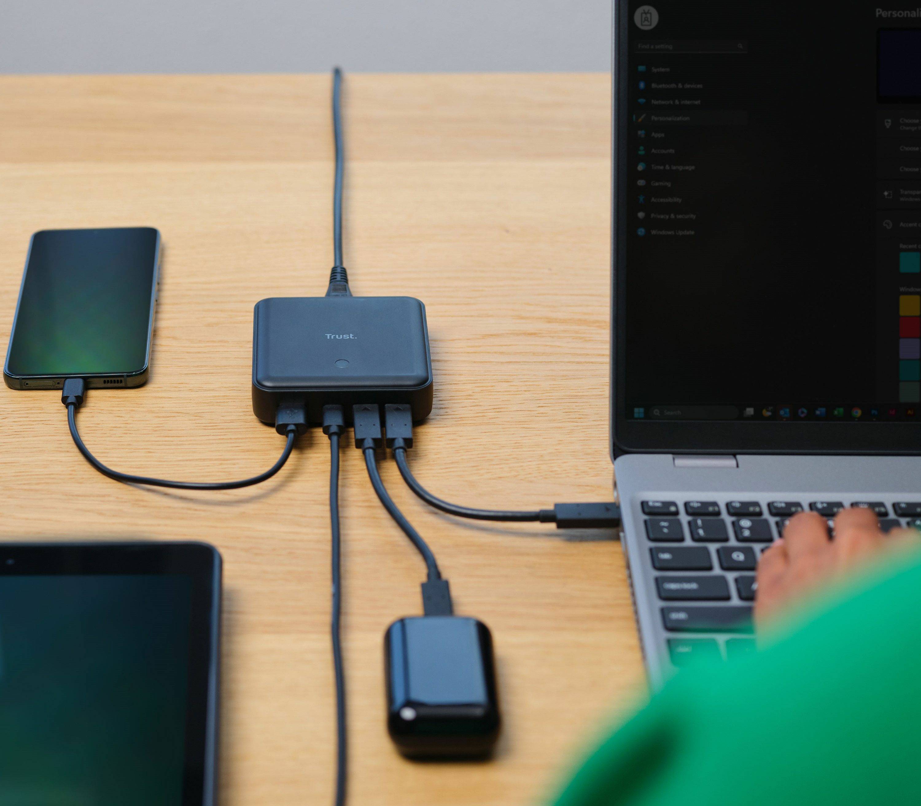 Rca Informatique - image du produit : CHARGEUR DE BUREAU UNIVERSEL MAXO USB-C 100W 4 PORTS NOIRE