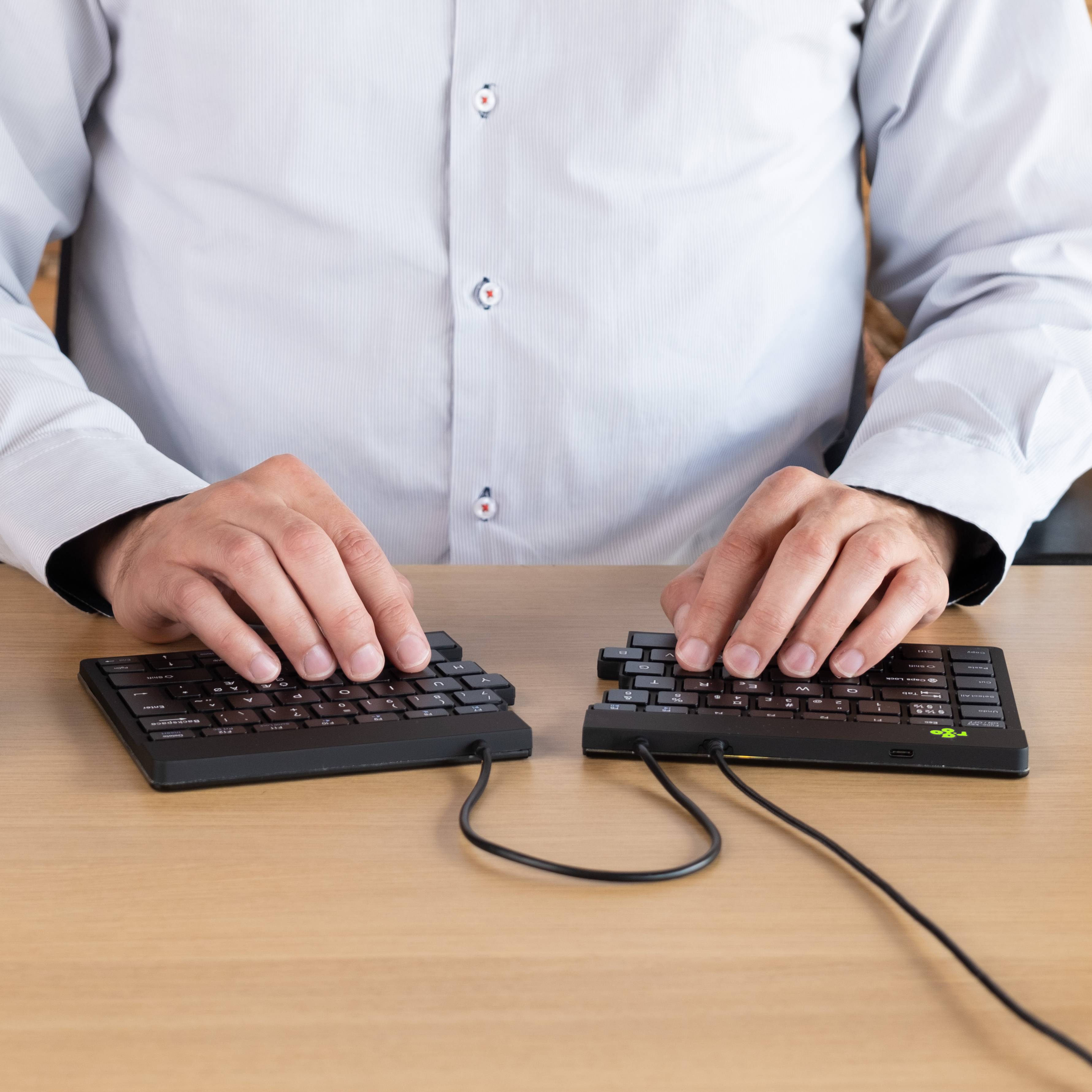 Rca Informatique - image du produit : R-GO SPLIT ERGONOMIC KEYBOARD FR LAYOUT AZERTY BLK WIRED