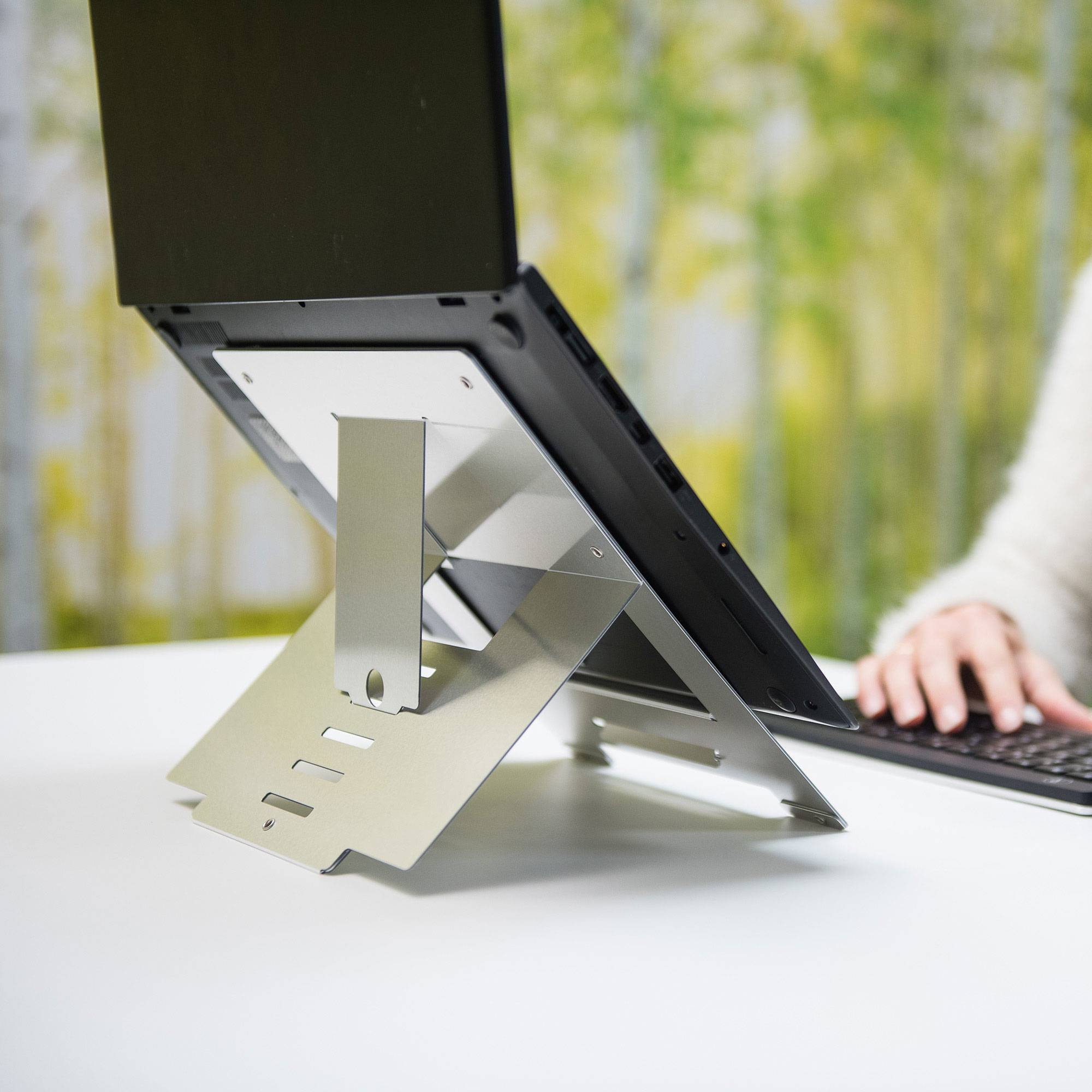 Rca Informatique - image du produit : R-GO RISER FLEXIBLE LAPTOP STAND-ADJUSTABLE/SILVER