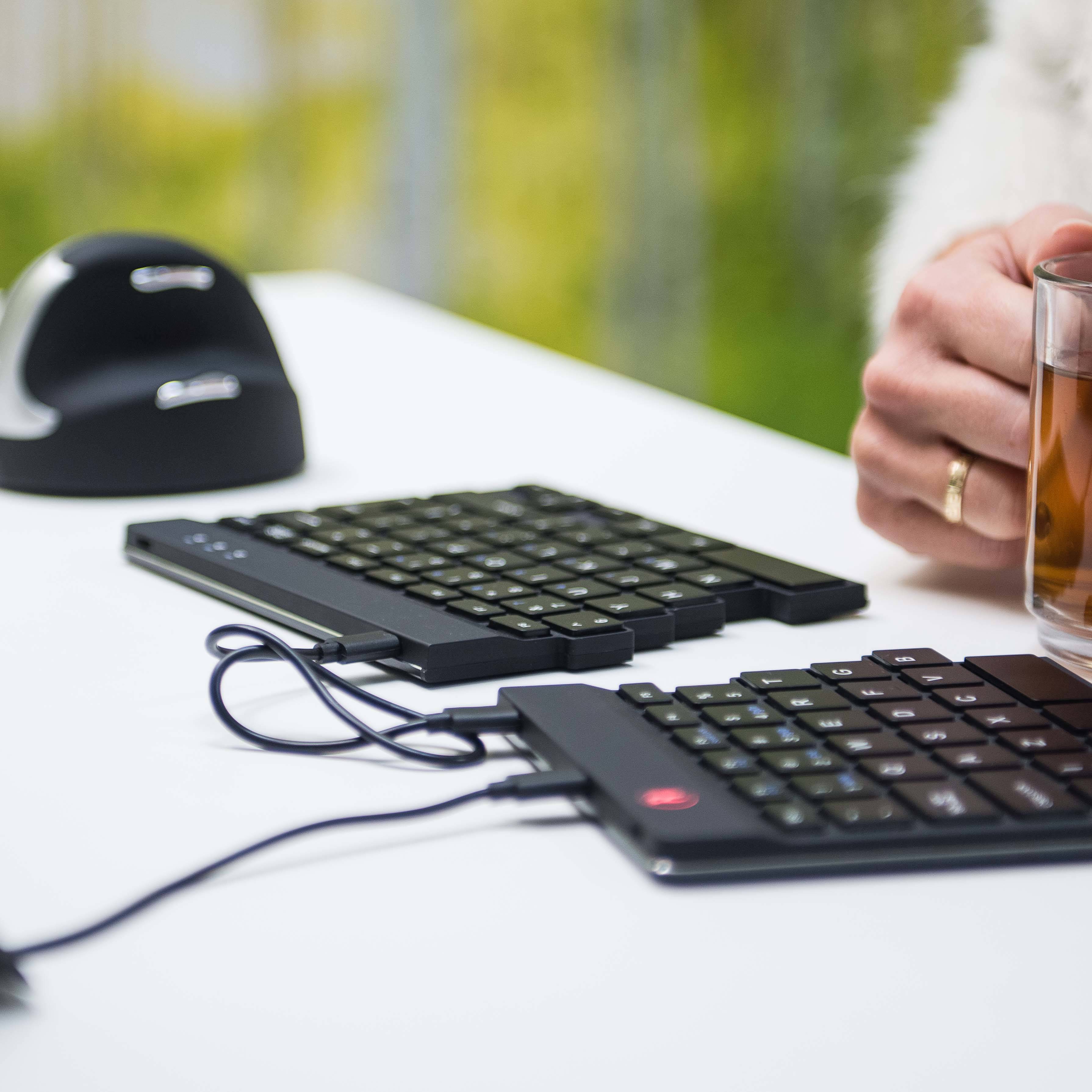 Rca Informatique - image du produit : R-GO SPLIT ERGONOMIC KEYBOARD US LAYOUT QWERTY BLK WIRED