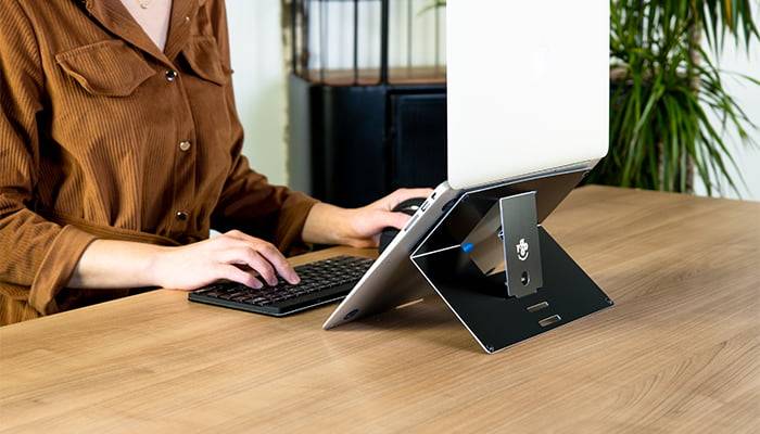 Rca Informatique - image du produit : R-GO RISER ATTACHABLE LAPTOP STAND-INTEGRATED/ADJUSTABLE/BLAC