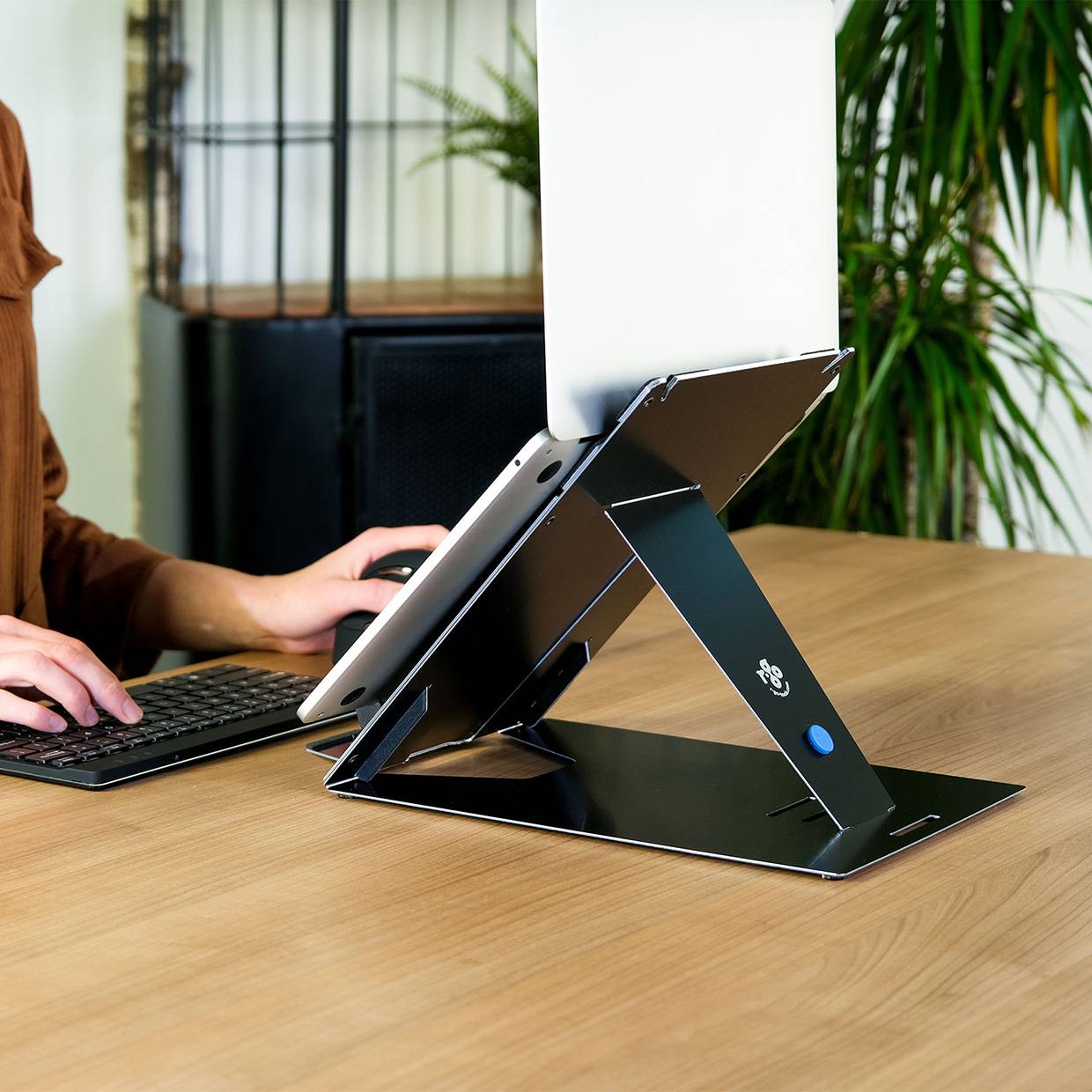 Rca Informatique - image du produit : R-GO RISER DUO/TABLET-LAPTOP STAND-ADJUSTABLE/BLACK