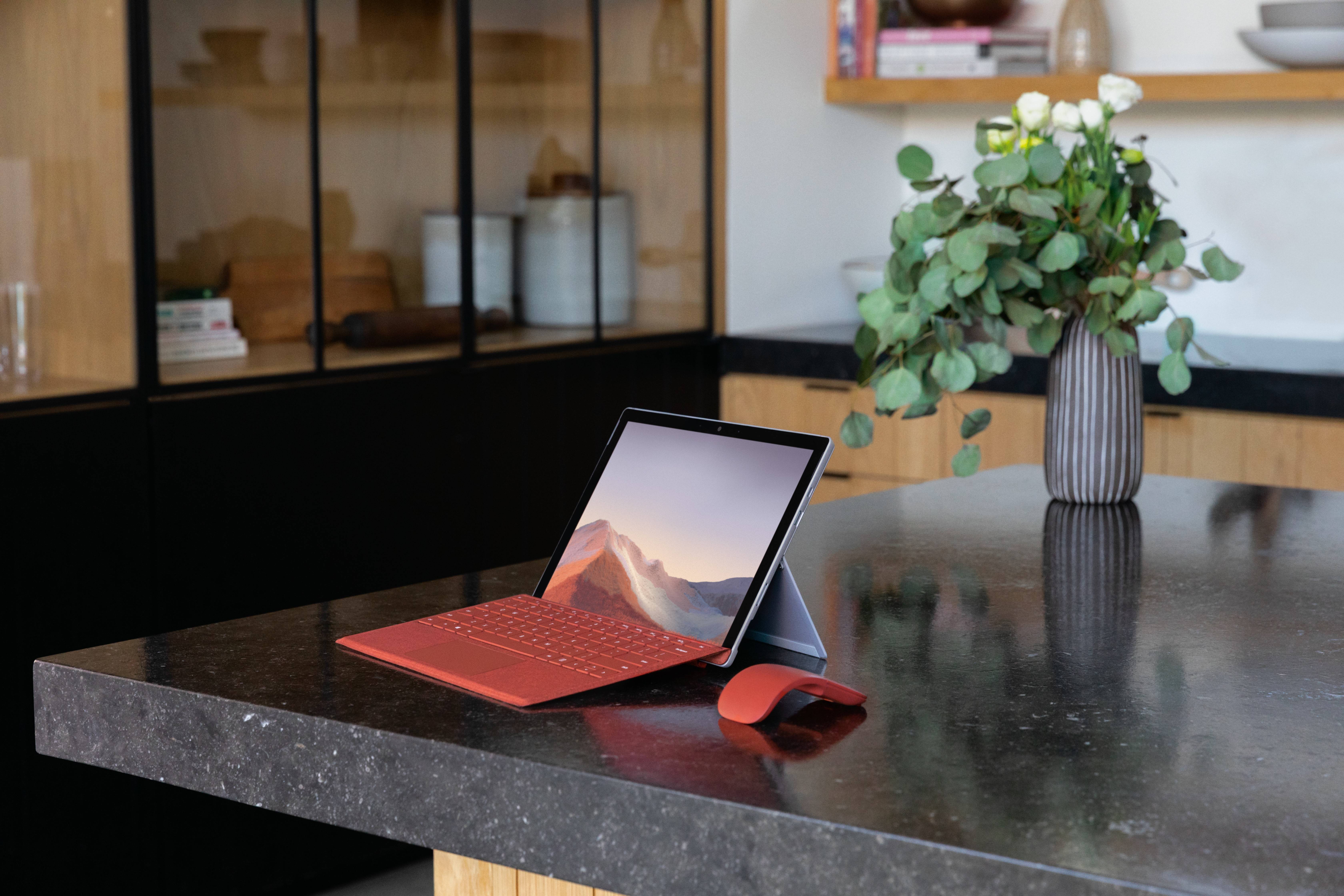 Rca Informatique - image du produit : SIGNATURE TYPE COVER SURFACE PRO - ROUGE COQUELICOT