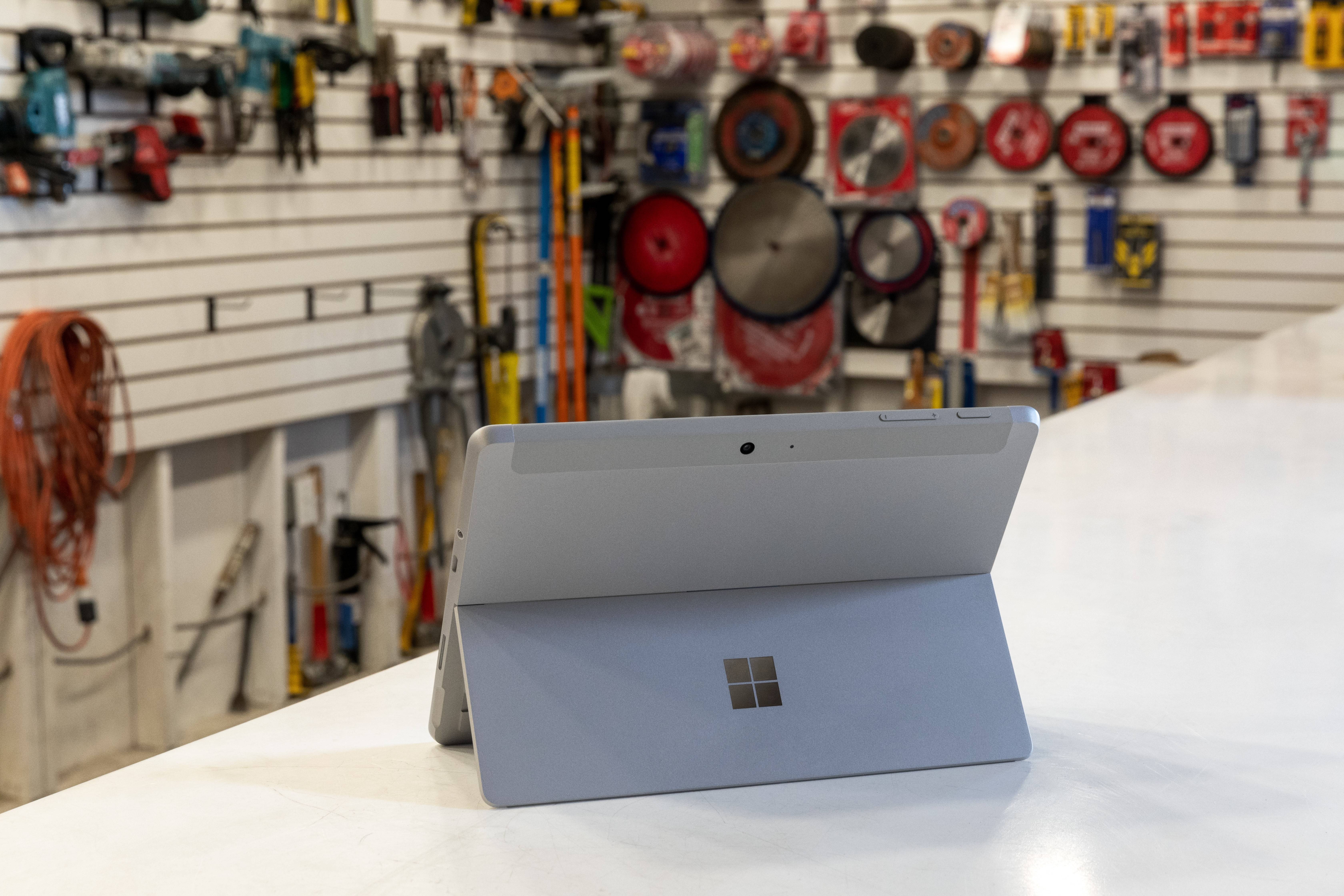 Rca Informatique - image du produit : SURFACE GO2 LTE M 256GB 8GB 10.5IN W10P PLATINUM