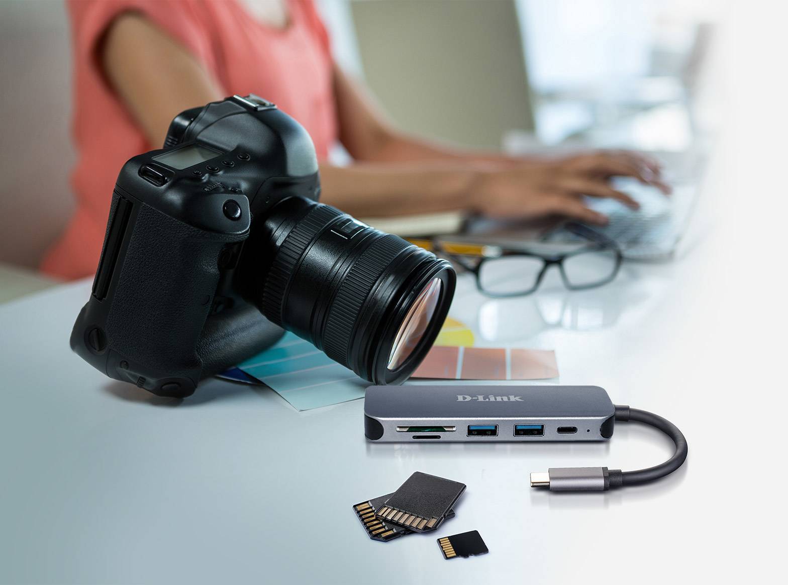 Rca Informatique - image du produit : 5-IN-1 USB-C HUB WITH CARD READER (SD MICRO SD 2 USB 3.0 US