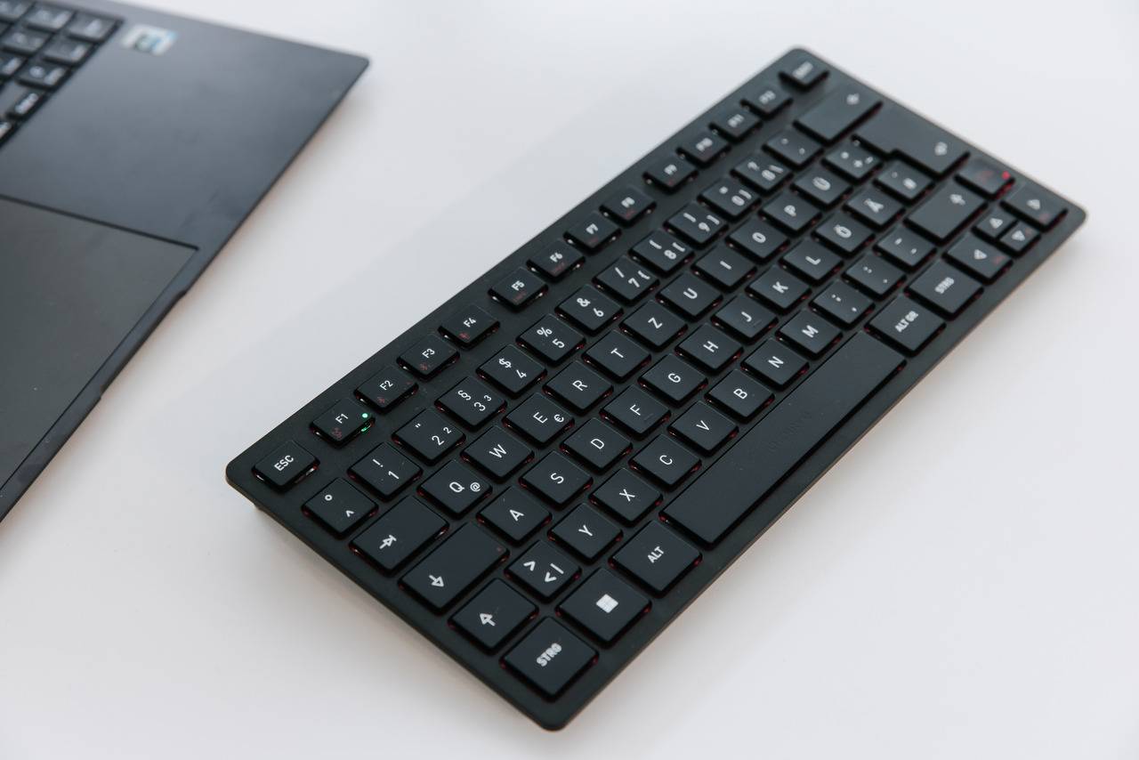 Rca Informatique - image du produit : CHERRY KW 9200 MINI WIRELESS KEYBOARD BLACK FRANCE